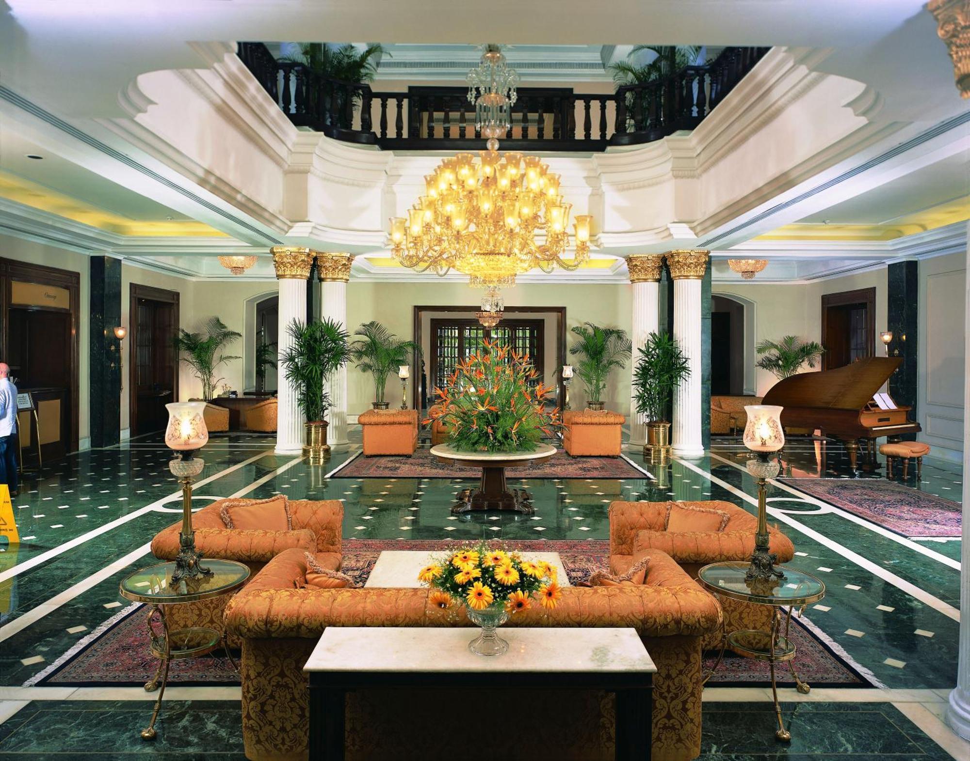 The Oberoi Grand Kolkata Hotel Exterior photo